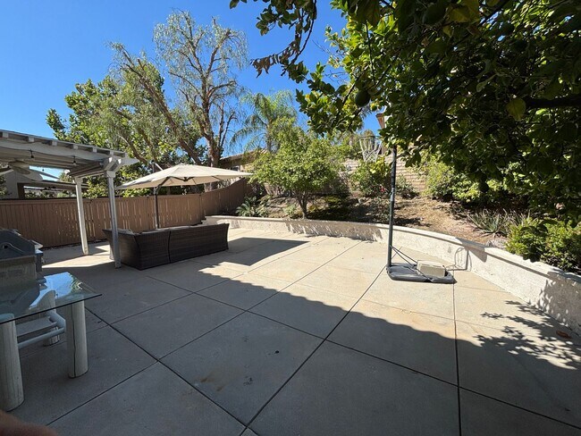 Building Photo - Spacious 3-Bedroom Home with a Big Loft & Community Pool in Saugus!