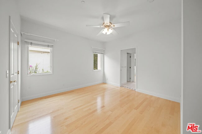 Building Photo - 248 S Swall Dr