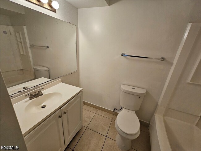 Building Photo - 2885 Winkler Ave