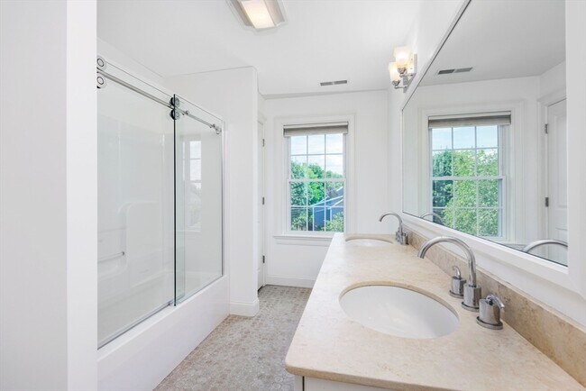 Building Photo - 14 Brattle Ln