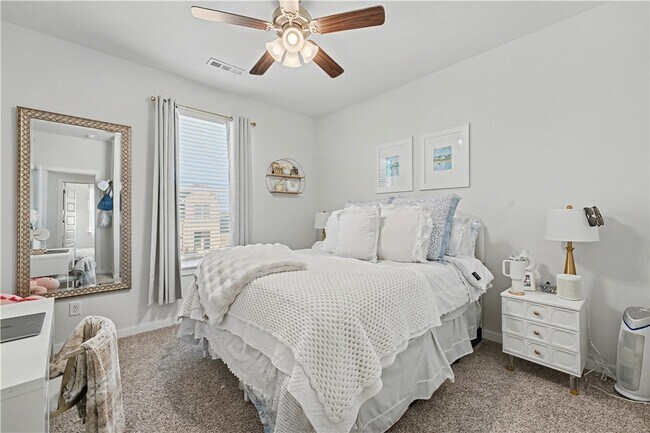 Building Photo - 4885 W Triangle St