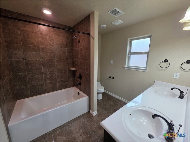 Building Photo - 1713 Risen Star Ln