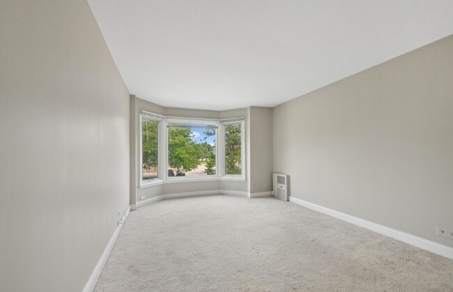 Building Photo - 2500 Windsor Mall