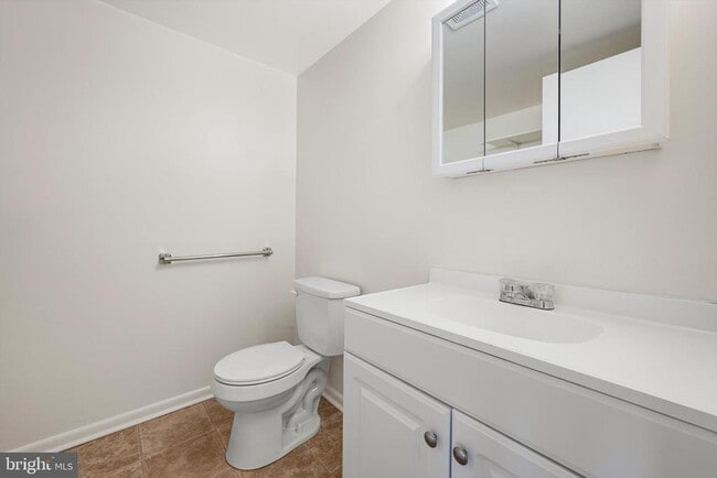 Building Photo - 105 Cameron St