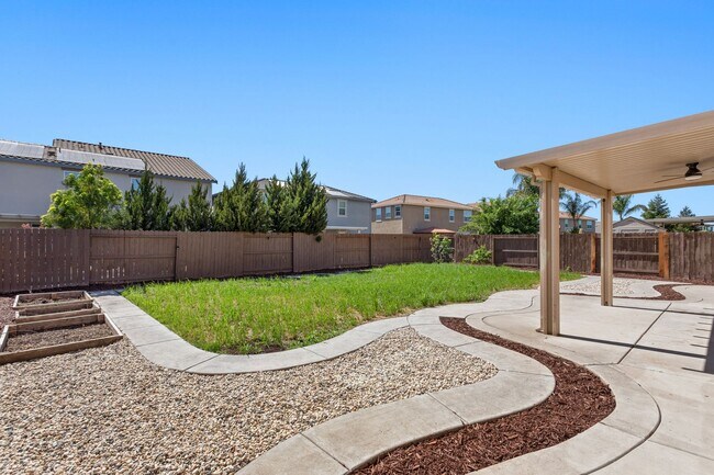 Building Photo - Gorgeous home in Roseville!