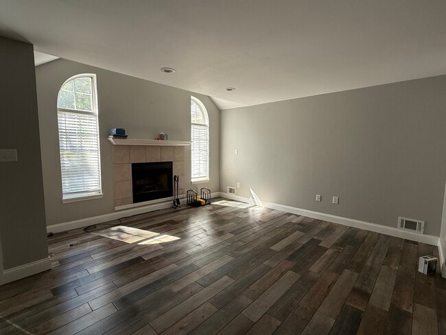 Building Photo - 645 Country Acres Ct