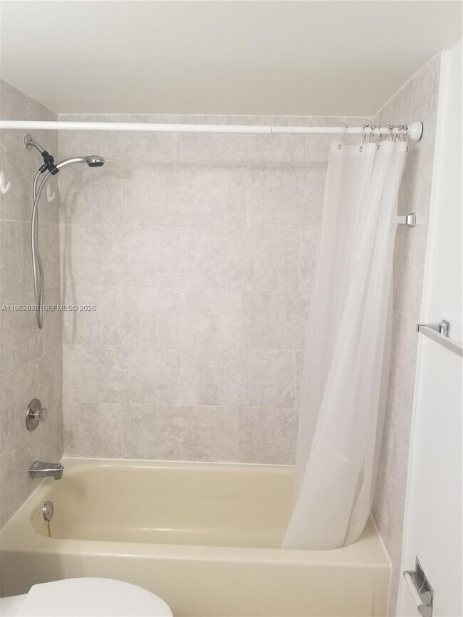 Building Photo - 9150 Fontainebleau Blvd