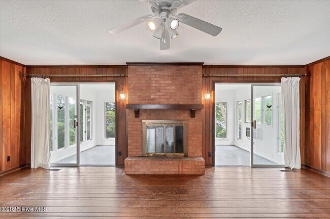 Building Photo - 60 Pine Lake Dr