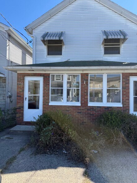 Primary Photo - 126 Elizabeth St