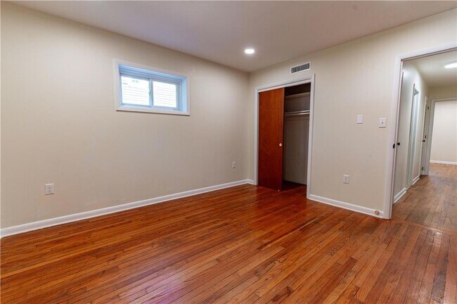 Building Photo - 6350 Robin Ln