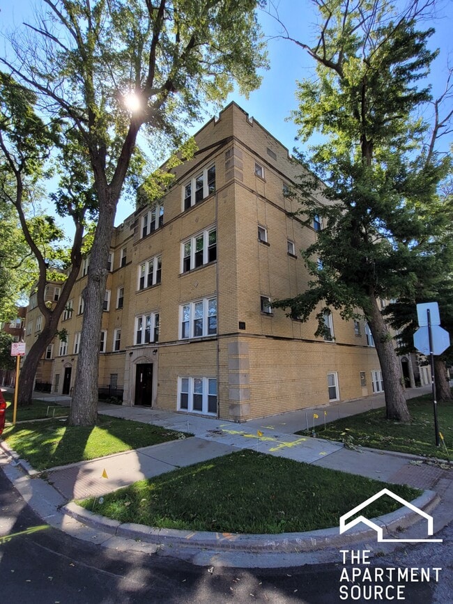 Building Photo - 3747 W Sunnyside Ave