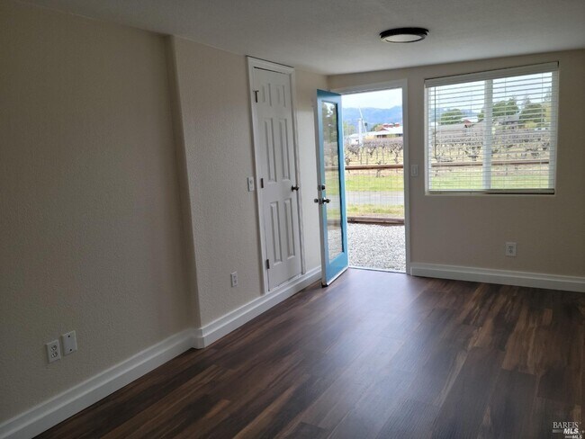 Building Photo - 1324 Community Dr