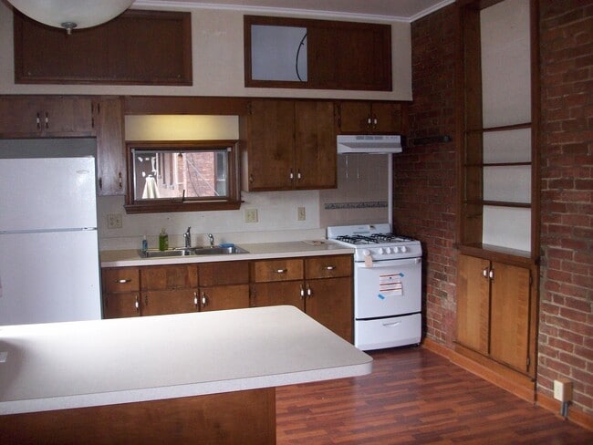 Kitchen - 473 Virginia St