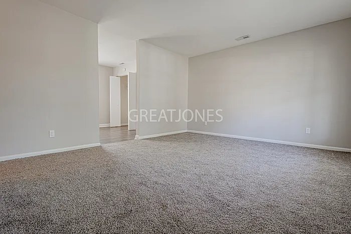 Building Photo - 4 N Kings Dr