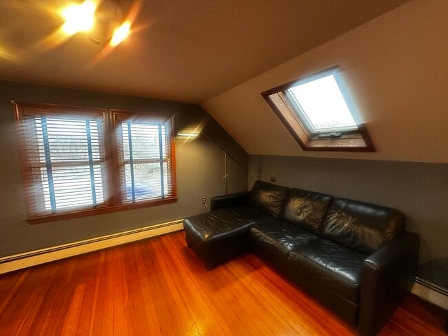 Building Photo - 1034 Main St