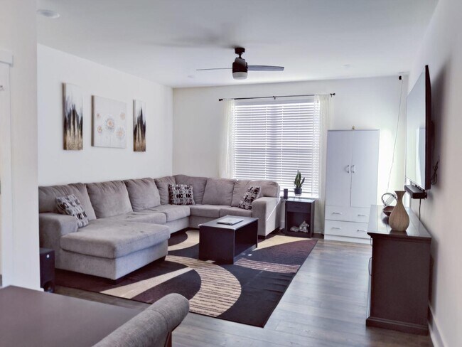 Building Photo - 4 Bedroom Townhome for Rent Apex