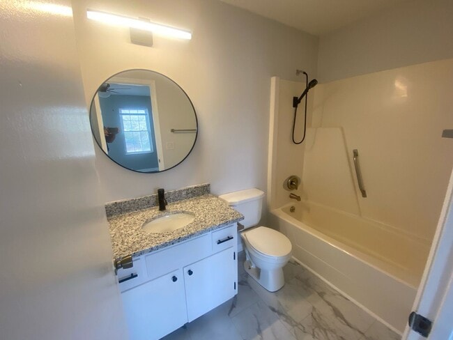 Building Photo - 940-802 Glenn Street, West Columbia, SC 29169