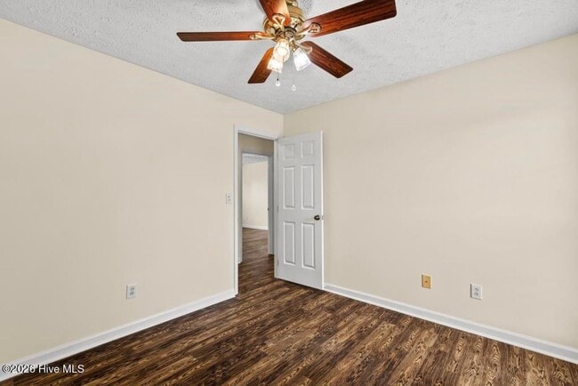 Building Photo - Wonderful Neighborhood with City Convenience!