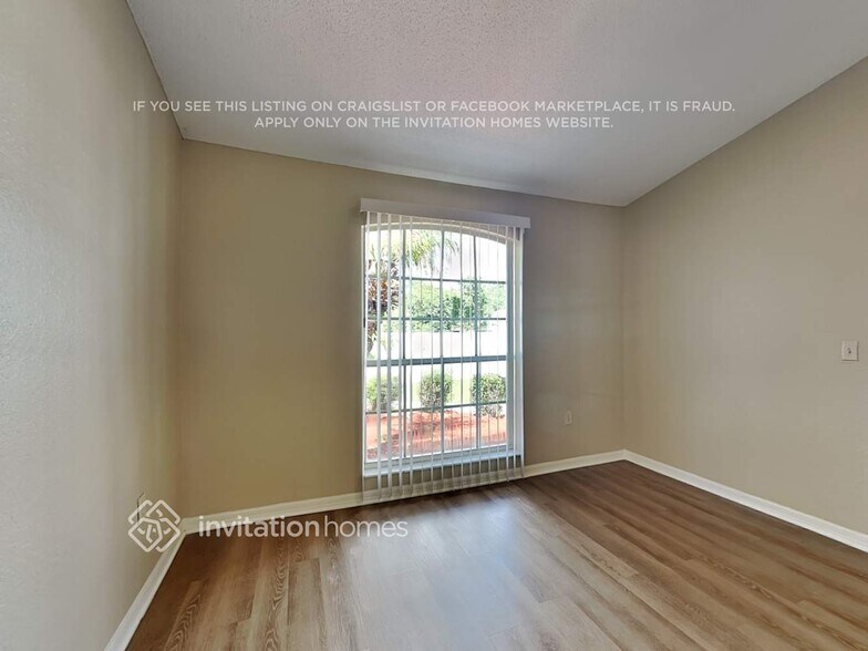 Building Photo - 819 Reflections Loop E