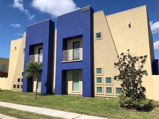 Primary Photo - 1301 E Daffodil Ave