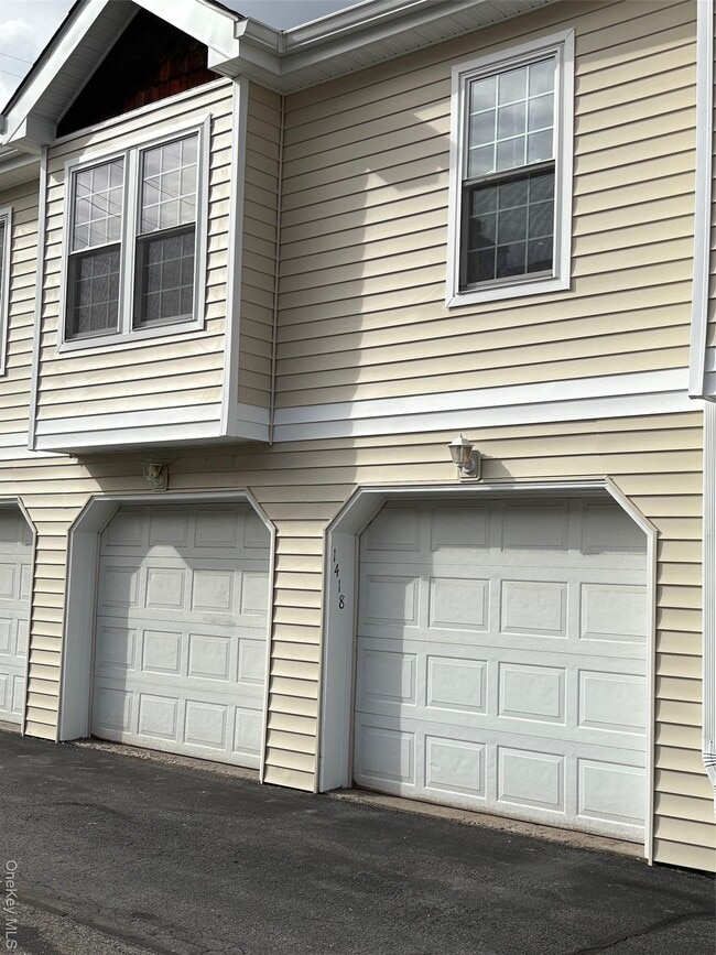 Building Photo - 1418 Whispering Hills Dr