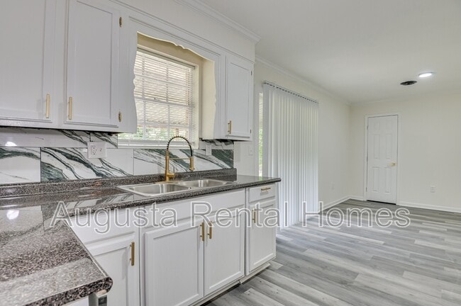 Building Photo - 3623 Columbine Dr