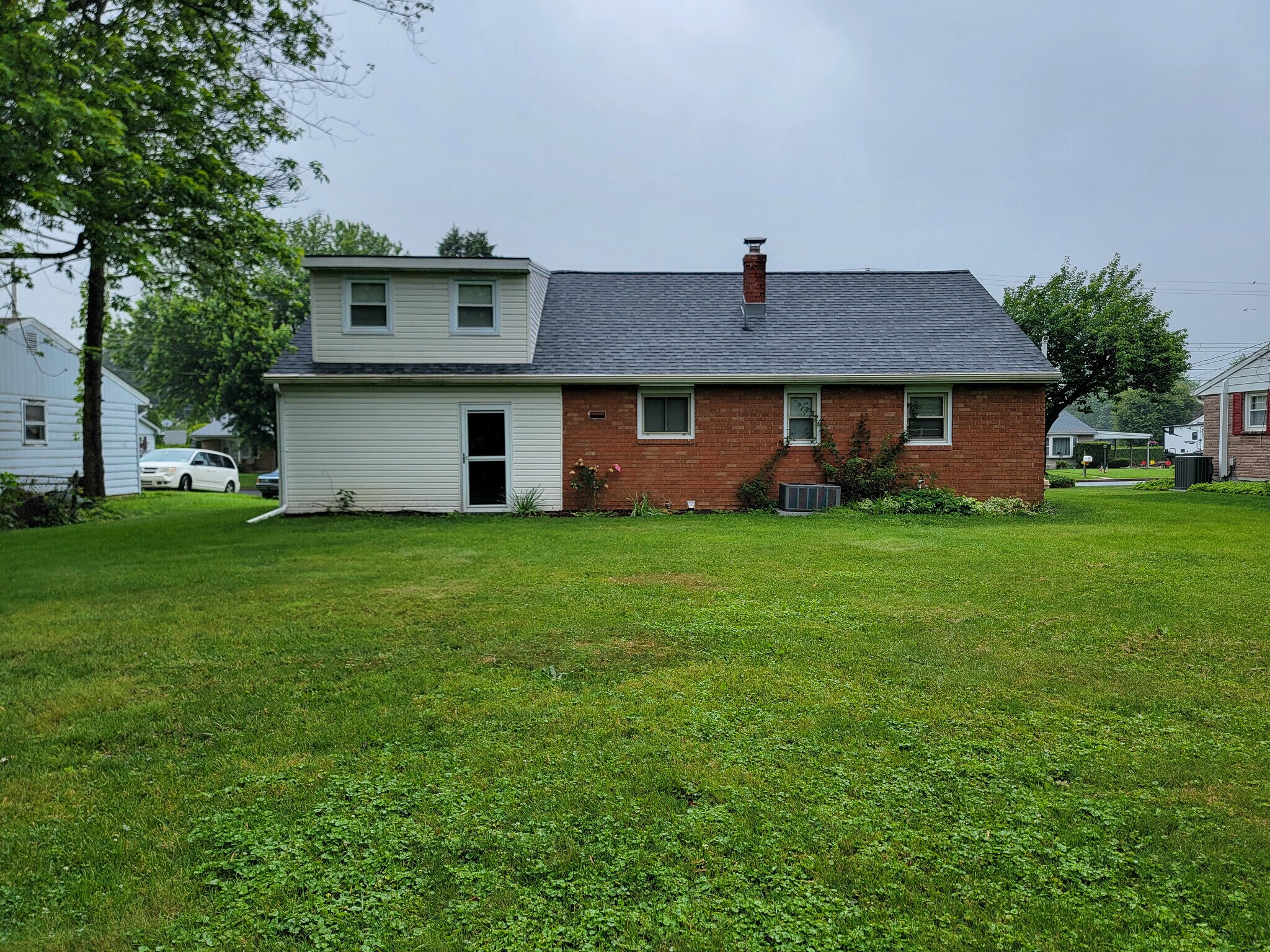 Building Photo - 902 Maple Ln