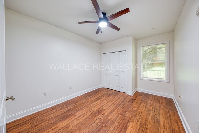 Building Photo - 3 BEDROOM CONDO IN RIVER TOWNE - A GATED LAKEFRONT COMMUNITY!!