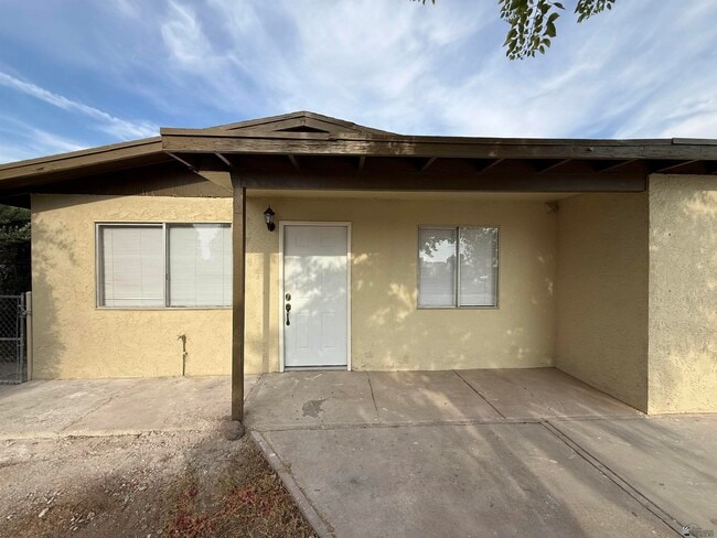 Building Photo - 723 N Musgrove Ave
