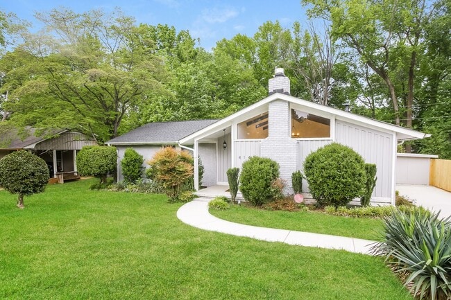 Building Photo - Beautiful 3 Bedroom single family home in ...