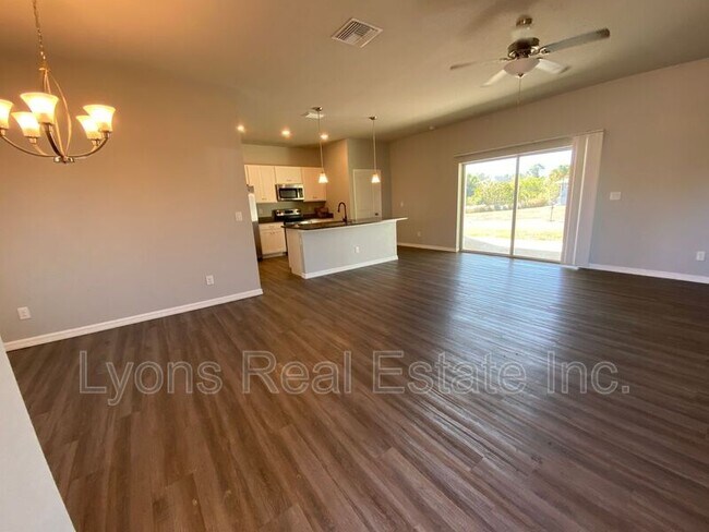 Building Photo - 2497 Cortland Ave