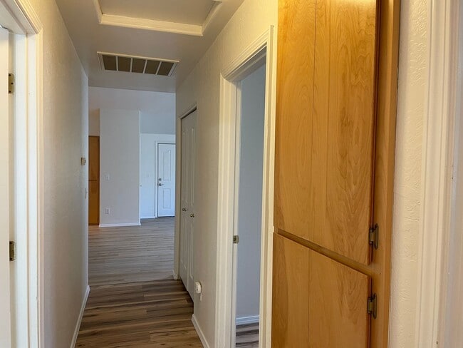Building Photo - Very Nice 3 Bedroom 2 Bath Duplex-Located ...