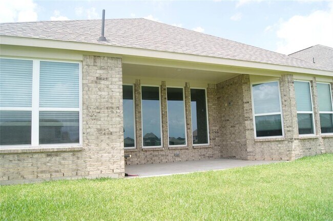 Building Photo - 24319 Bello Everett Lake Dr