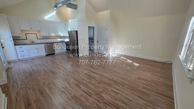 Building Photo - 342 Church St