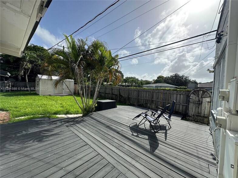 Building Photo - 411 SW 19th St