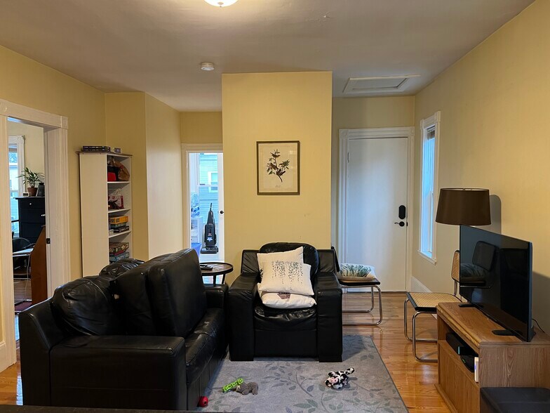 Building Photo - 42 Gorham St