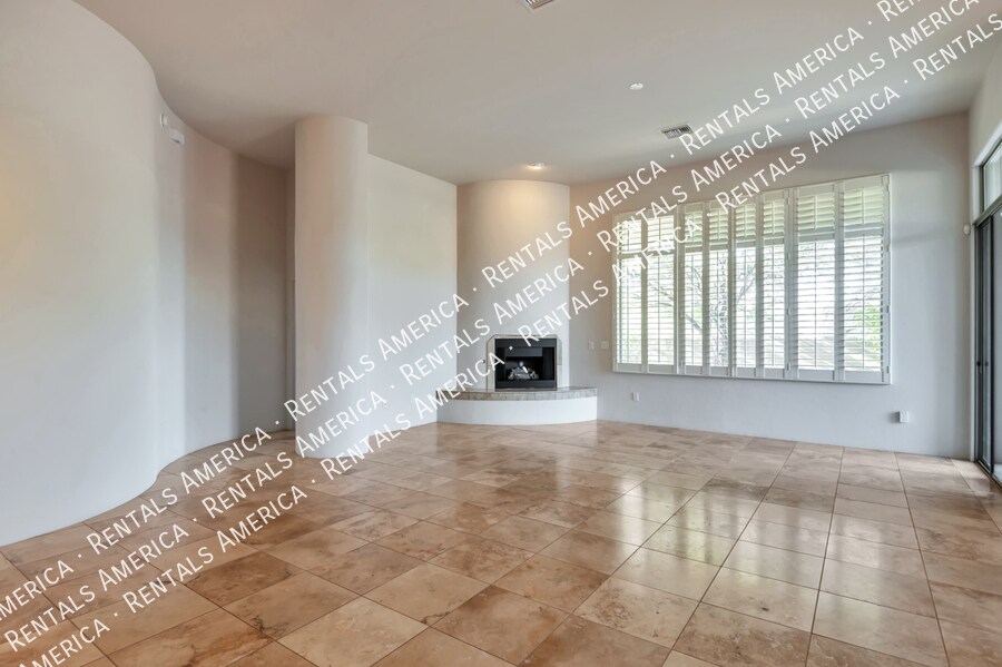 Building Photo - 1033 W Par 4 Dr