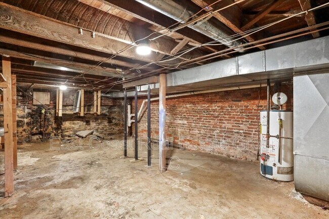 Building Photo - 803 S Potomac St