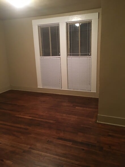 Building Photo - 208 Muller St