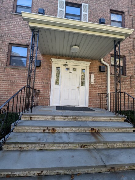 Primary Photo - 214 Prospect Ave