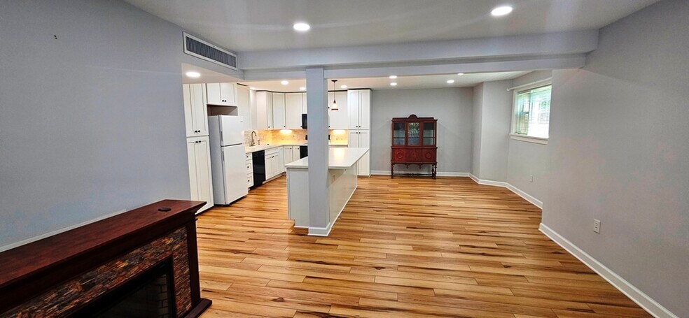View of dining room and kitchen - 5260 Crossbow Cir