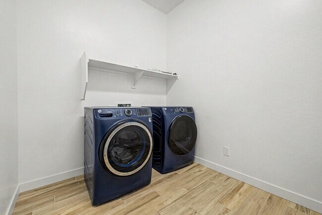 Building Photo - 1277 E Tonto Dr