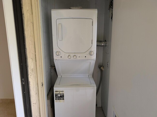 Building Photo - 21951 Soundview Terrace