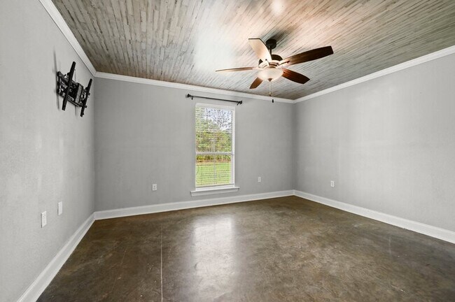 Building Photo - 32590 Weiss Rd