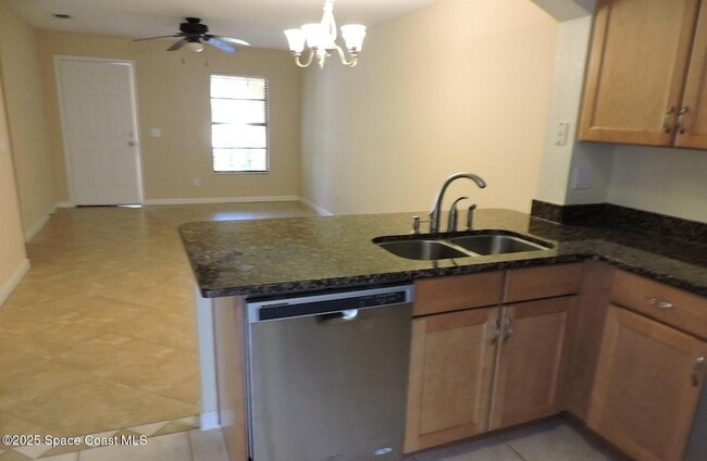 Building Photo - 765 Luminary Cir