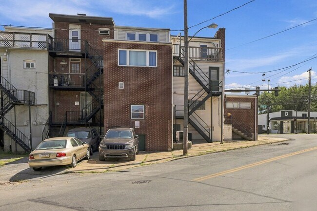 Building Photo - 849-851 Manor St
