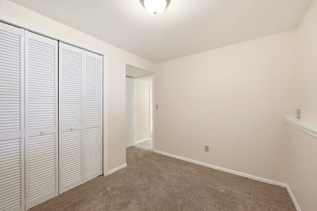 Building Photo - $1,995.95 4-bed, 1.5 bath, located in Colorado Springs with a large back yard