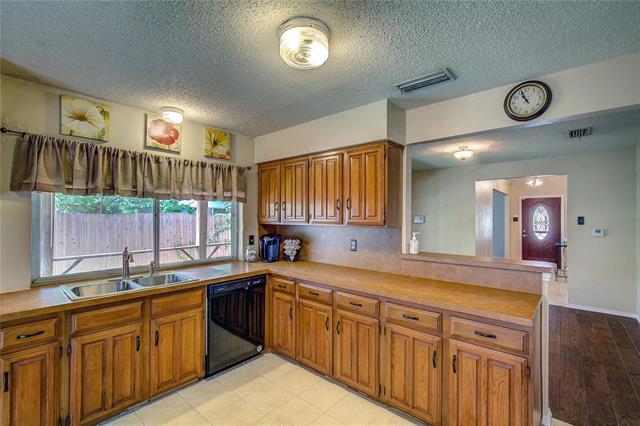 Building Photo - 2106 Briarmeadow Dr