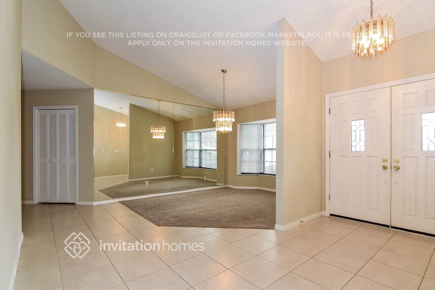 Building Photo - 14817 Farnham Way