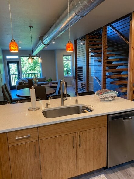 Building Photo - 618 S Denver St